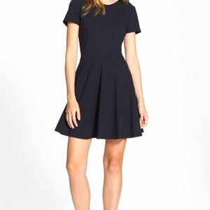DIANE VON FURSTENBERG Ivana Black Short Sleeve Full Skirt Dress with Pockets